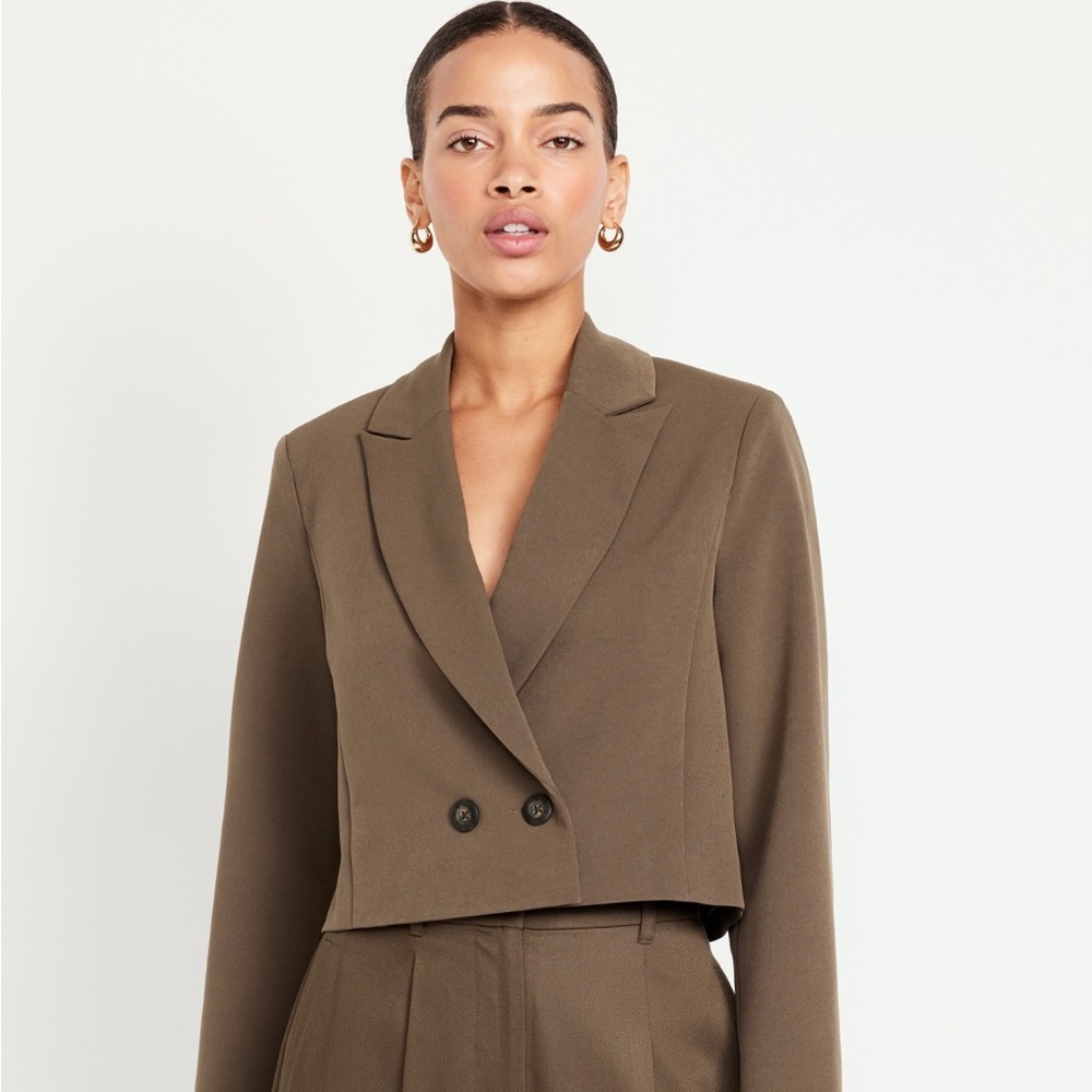 {SOLD} - Old Navy Cropped Blazer